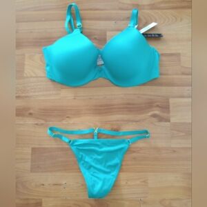 NEW VS VERY SEXY PUSH UP BRA SET